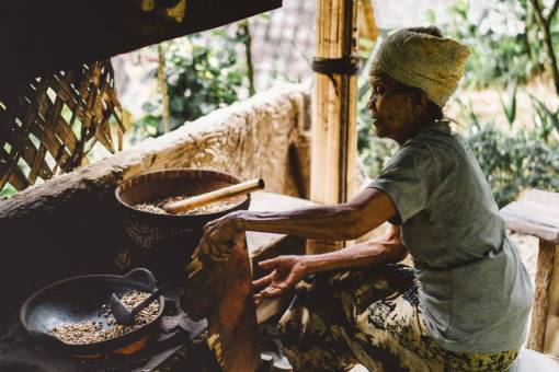 poor old  woman  poor  coffee  bean  basket  fry