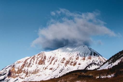 azul invierno nieve invierno cielo azul nubes paisaje de montaña