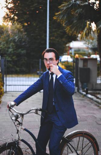 negocios bicicleta hombres caucásico etnia empresario una persona traje aire libre