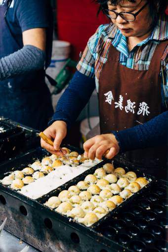 ocupacion culturas trabajo comida cocinar hornear hombres Takoyaki