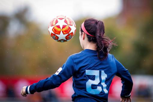 hembra futbol femenino