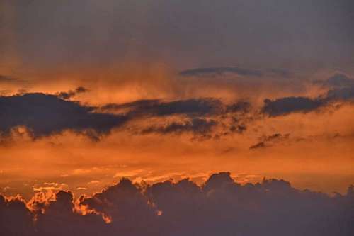luz de fondo clima nubes puesta de sol naranja amarillo atmósfera mancha solar amanecer noche nube