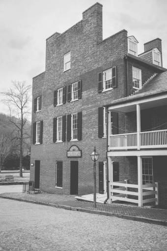 architecture  building  infrastructure  structure  establishment  apartment  windows