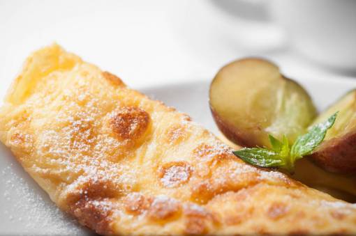 bread  apple  fruit  pie  sweets  food  breakfast
