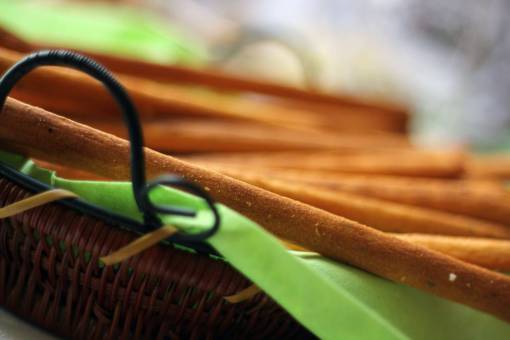 bread sticks  food  basket  appetizers
