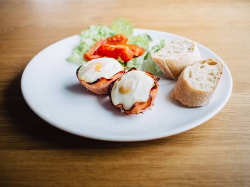 breakfast  food  eggs  ham  bread  tomatoes  lettuce