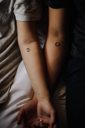 tatuajes pareja amor gente hombre mujer manos tatuaje