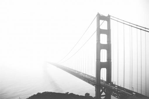 Puente Golden Gate San Francisco arquitectura niebla en blanco y negro