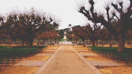 fuente Golden Gate Park de San Francisco, California, los bancos de la ruta fuente árboles