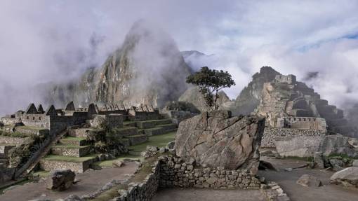 lugar turistico paisaje de hierba verde montaña montaña valle nubes