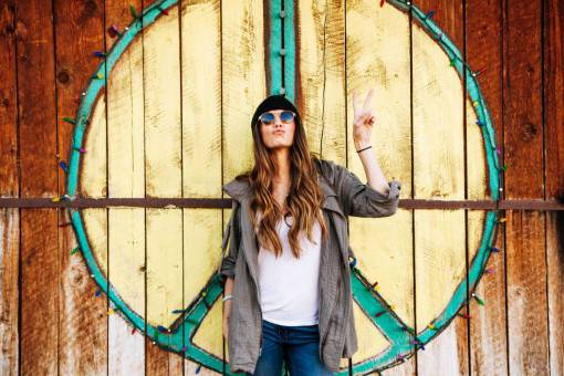 cool-attitude hippie  woman  peace  sign  wood  sunglasses  hat