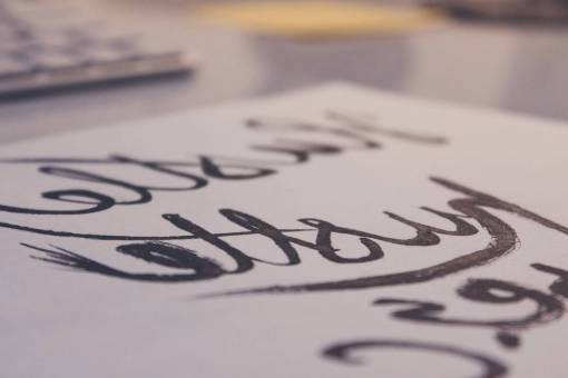 escritura ajetreo letras letras palabras diseño creativo papel