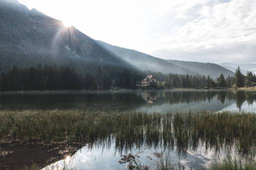 lake  lakeside  sunrise  sun  reflections  house  cottage