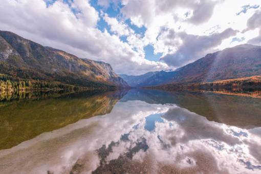 lago agua reflexión sol cielo nubes reflexión