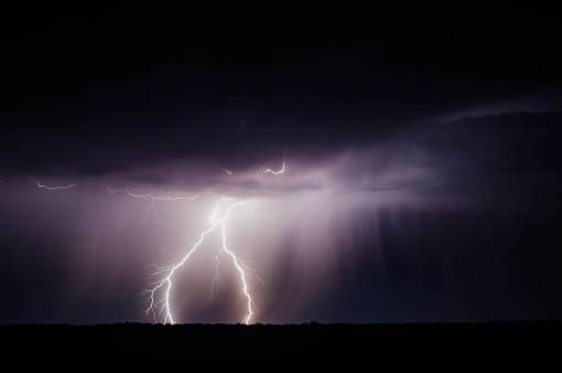 relámpago tormenta clima cielo nocturno nubes oscuro