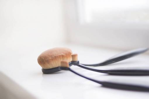 make-up make up  brush  beauty  brushes  cosmetics  white  background