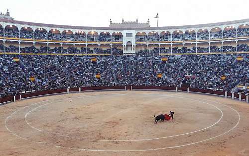 anillo matador torero torero capa roja anillo estadio