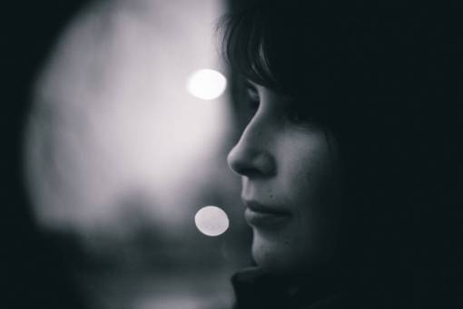 Pessoas, moça, moça, rosto, bokeh, preto e branco