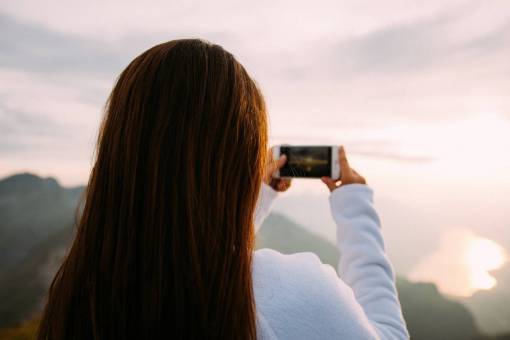 telefono celular gente mujer cabello celular foto imagen naturaleza
