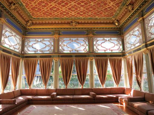 palace rug  couches  curtains  drapes  windows  ceiling  Topkap? Palace