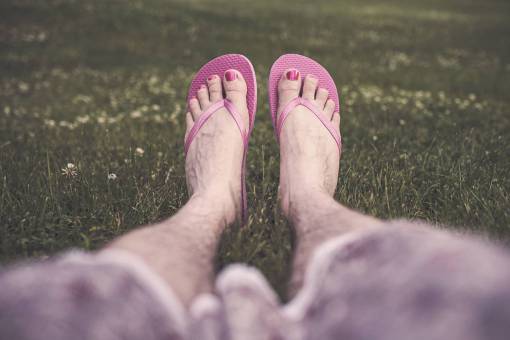 pierna sandalias chanclas dedos de los pies pies esmalte de uñas piernas pies