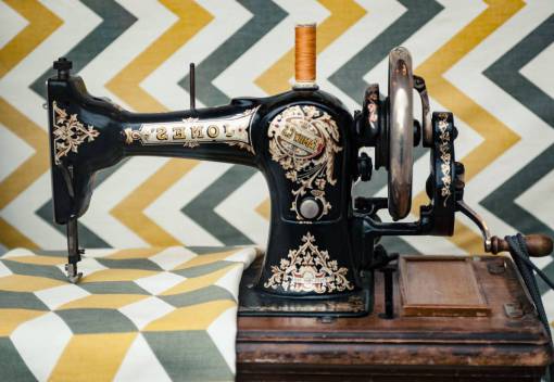 sewing sewing  machine  technology  vintage  old  things  steel