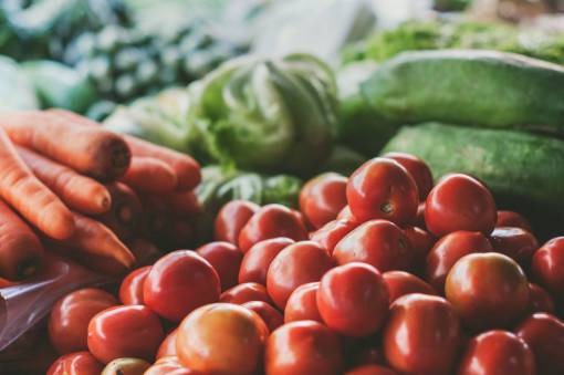 vegetables  food  healthy  tomatoes  carrots  lettuce
