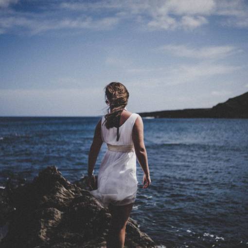 vestido de mujer mujer playa ventoso mar océano rock viento