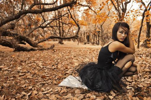 vestido de mujer mujer niña modelo hojas de otoño árboles naturaleza