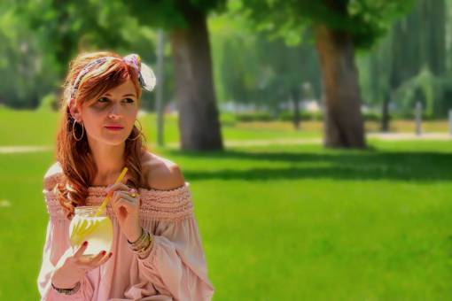 limon mujer modelo beber agua limón fruta moda