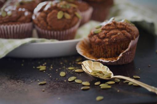 spoon-with-coffee baked  muffins  food  close up  cupcake  plate  cloth