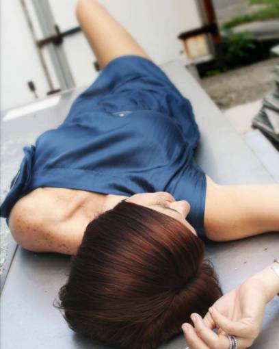 brunette blue  dress  fashion  woman  model  beauty  glamour