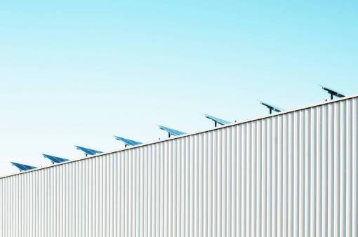 industrial cielo azul sol paneles solares arquitectura de edificios industriales