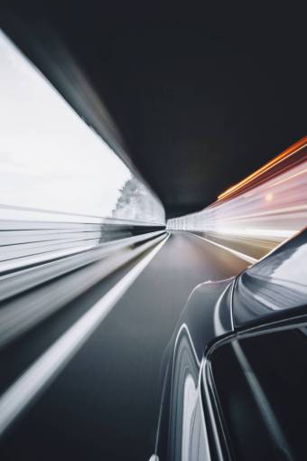 velocidad coche vehículo transporte carretera túnel velocidad rápida