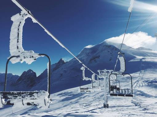 azul invierno telesilla esquí snowboard montañas nieve frío invierno