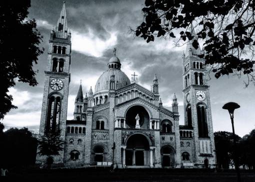 grand-canyon church  cathedral  nature  architecture  grand  black & white  black