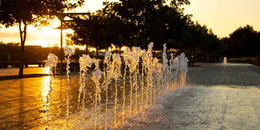 hito ciudad fuente parque agua urbano ducha atardecer