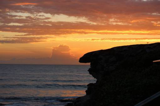 acantilado océano acantilado puesta de sol agua mar horizonte dorado