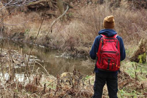senderismo gente hombre solo viajar al aire libre hierba senderismo