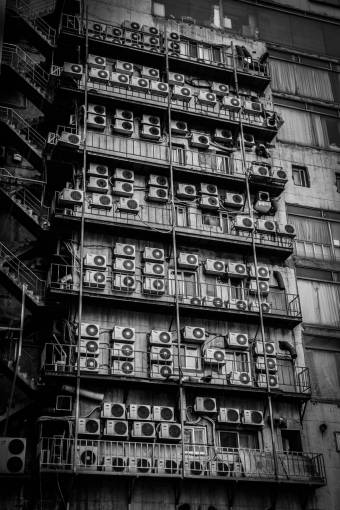 negocios arquitectura moderna de rascacielos; edificio; aire acondicionado en blanco y negro sin gente arquitectura empresarial