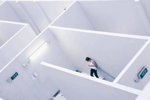 circuito arquitectura blanco cubículo pared interior luz electricidad