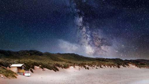 via lactea casa de playa estrellas noche astronomía playa costa constelación