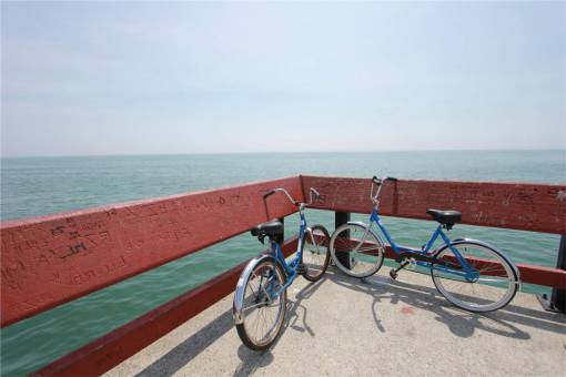 bicicletas bicicletas muelle barandilla océano mar agua