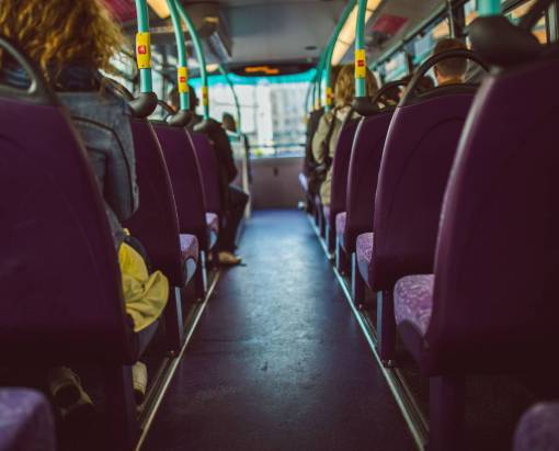 autobuses asientos de autobús transporte gente ciudad isla urbana
