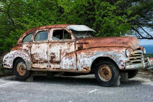 pavimento Coche automóvil antiguo óxido de hormigón bloques de cemento pavimento