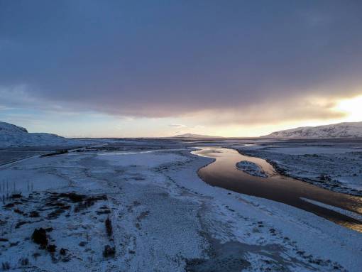 paisaje de invierno frío invierno río islandia paisaje cielo nubes