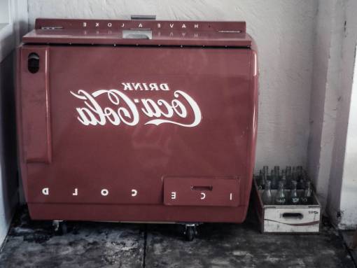 escuela más fresco vieja escuela vintage coca cola botellas de coca cola hielo