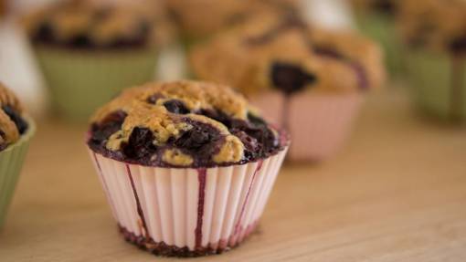 magdalenas muffins hornear arándano baya fruta comida