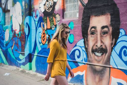 girl  walking  sidewalk  mural  graffiti  wall  spray paint