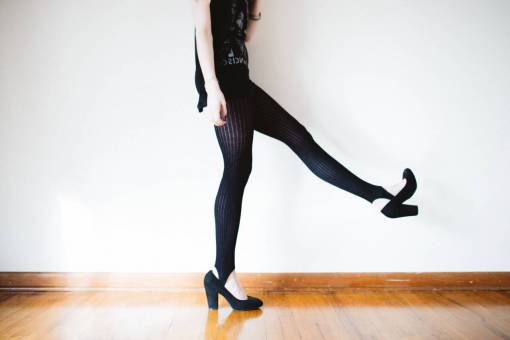 alto niña mujer modelo gente leggings tacones altos moda